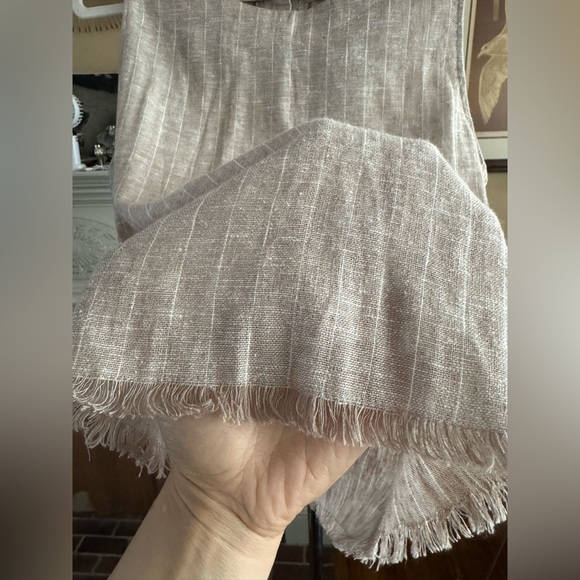 Drew linen blend frayed hem top - Picture 8 of 11